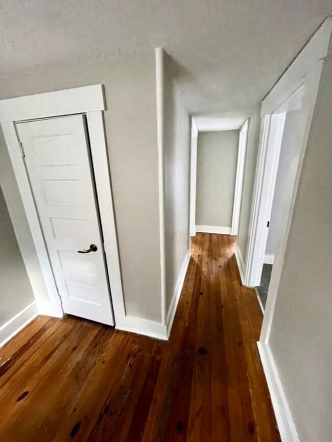 Building Photo - Spacious 3Bd; 1Ba Single Family Home