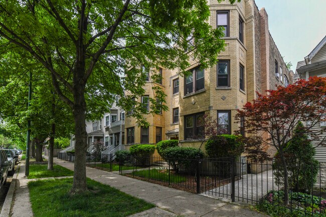 Building Photo - 3312 N Oakley Ave