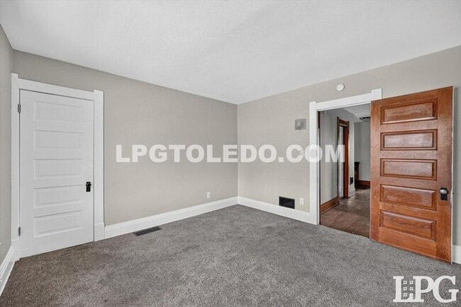 Building Photo - 3318 Stickney Ave