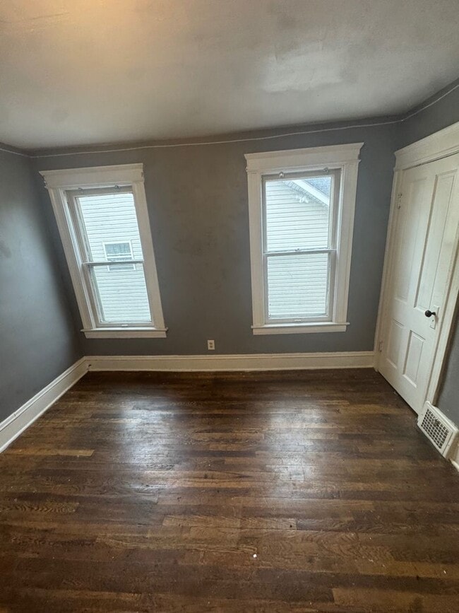 Building Photo - 632 E 101st St