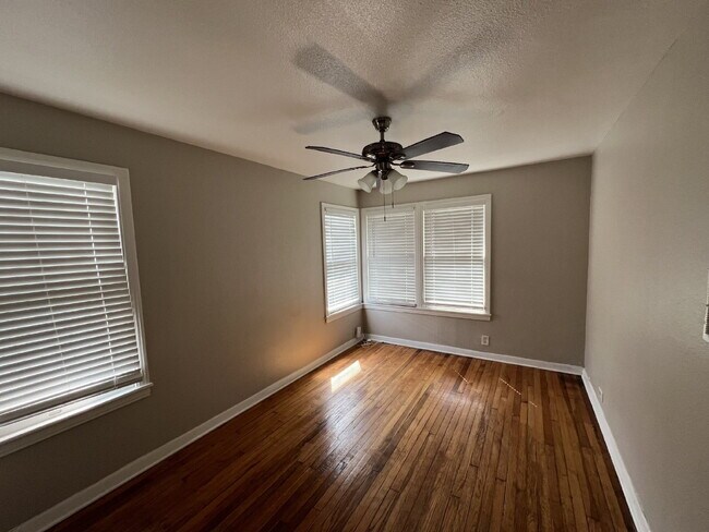 Building Photo - One Bed/One Bath Close to Woodlawn Lake Park