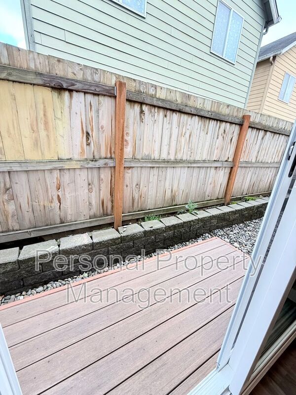 Building Photo - 5711 NE 74th Ct