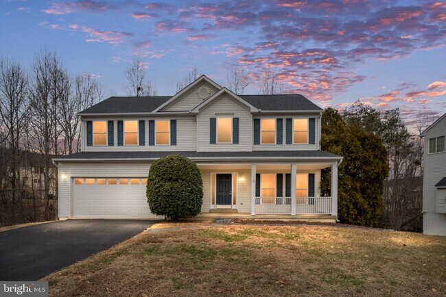 Building Photo - 8 Newport Ct