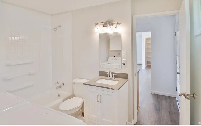 Building Photo - 2715 Farnsworth Dr