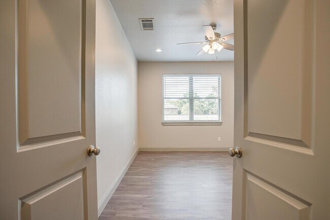 Building Photo - 2829 Forest Park Blvd