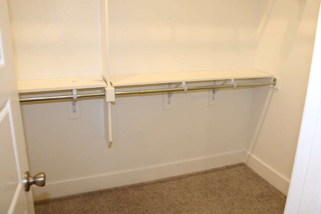 Building Photo - 3104 Armstrong Ave