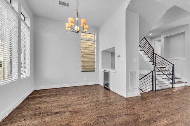 Building Photo - 1724 Ovid St