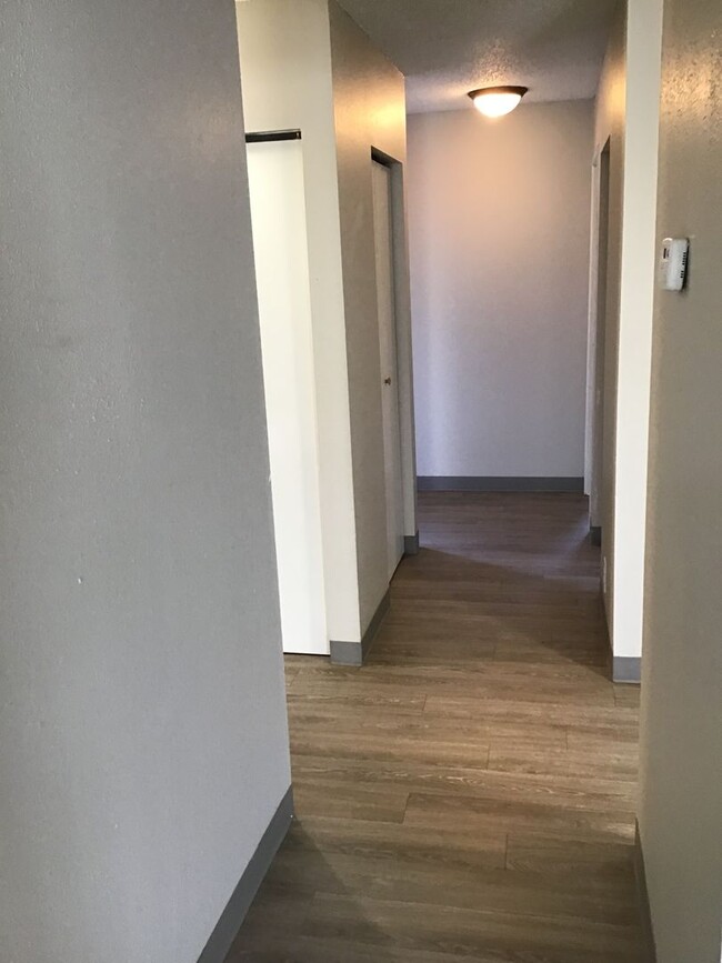 Building Photo - Spacious 2 Bedroom in Downtown Omaha