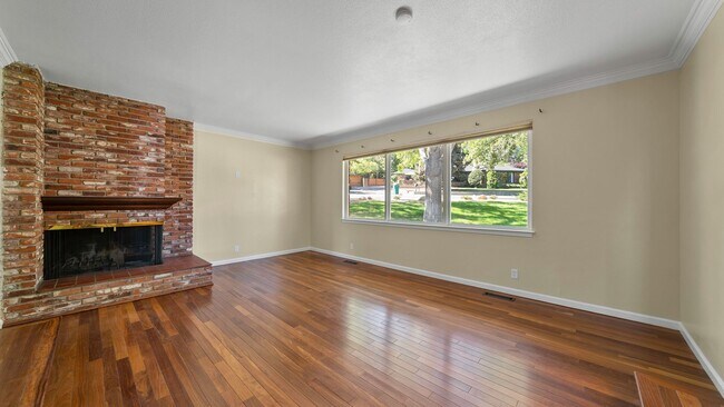 Building Photo - Southwest Reno Stunner - One of a Kind!!!!