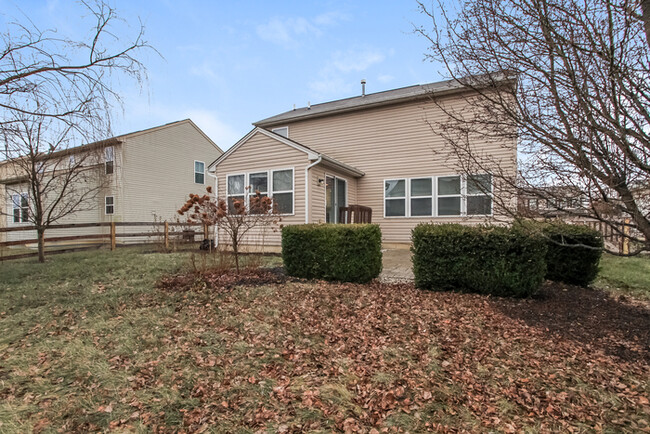 Building Photo - Charming 3 Bedroom