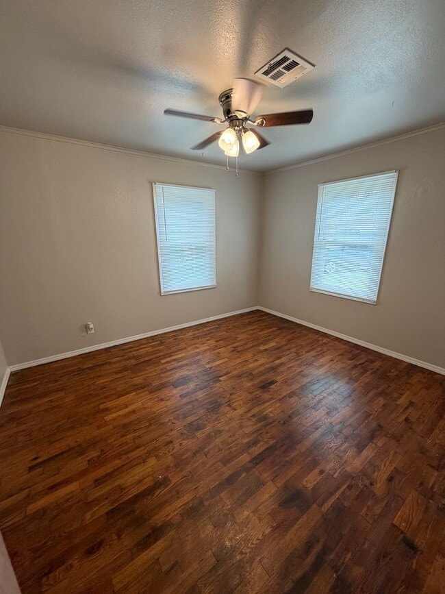 Building Photo - 4 Bedroom 2 Bath Home for Rent