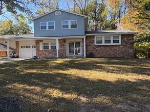 Building Photo - Beautiful, split-level home near Fort Wash...