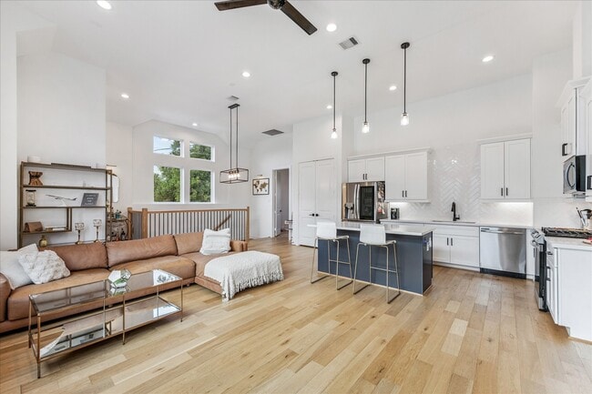 Building Photo - 105 W Whitney St