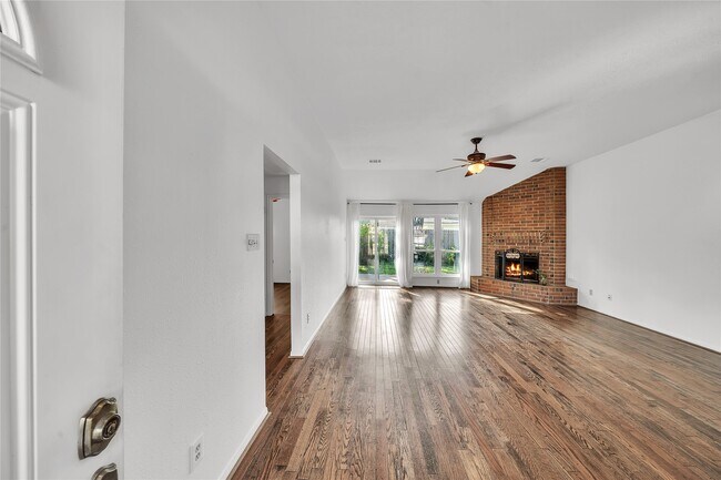 Building Photo - 16531 Tranquil Dr