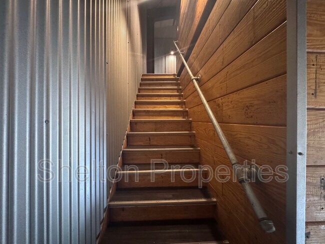 Building Photo - 2121 W Hayward Ave