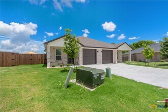 Building Photo - 1118 A Zora Dr