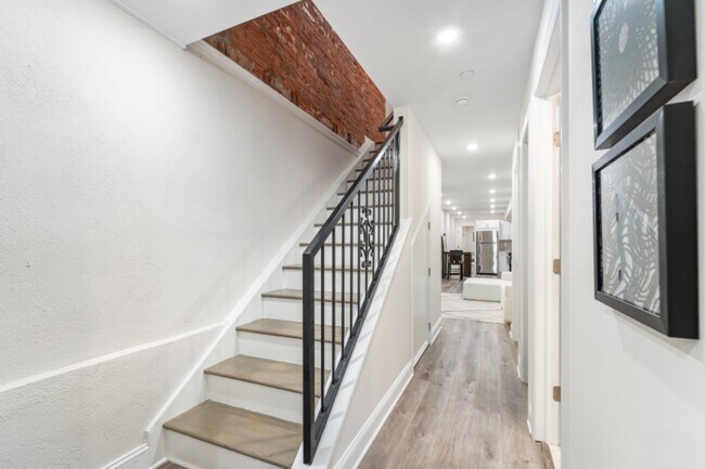 Building Photo - 2341 N College Ave