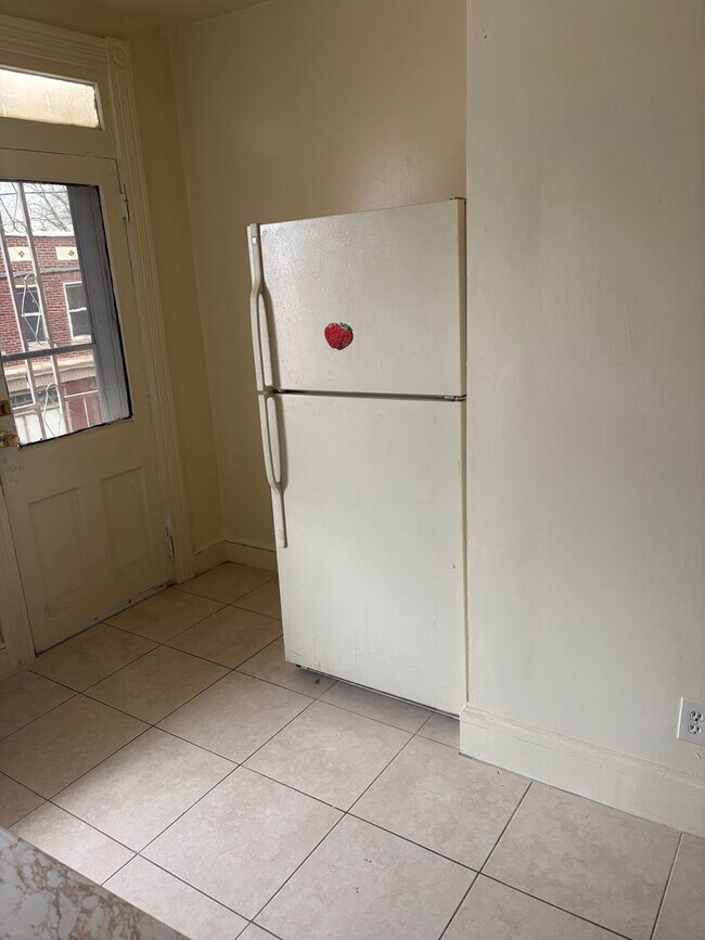 Building Photo - 121 Laurel St