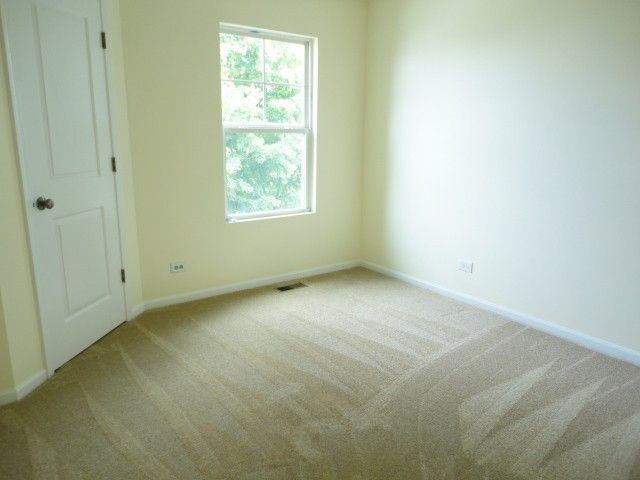 Building Photo - 490 Grosvenor Ln