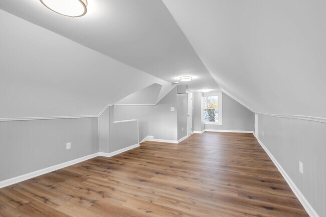 Building Photo - Fully renovated house located on Cleveland...