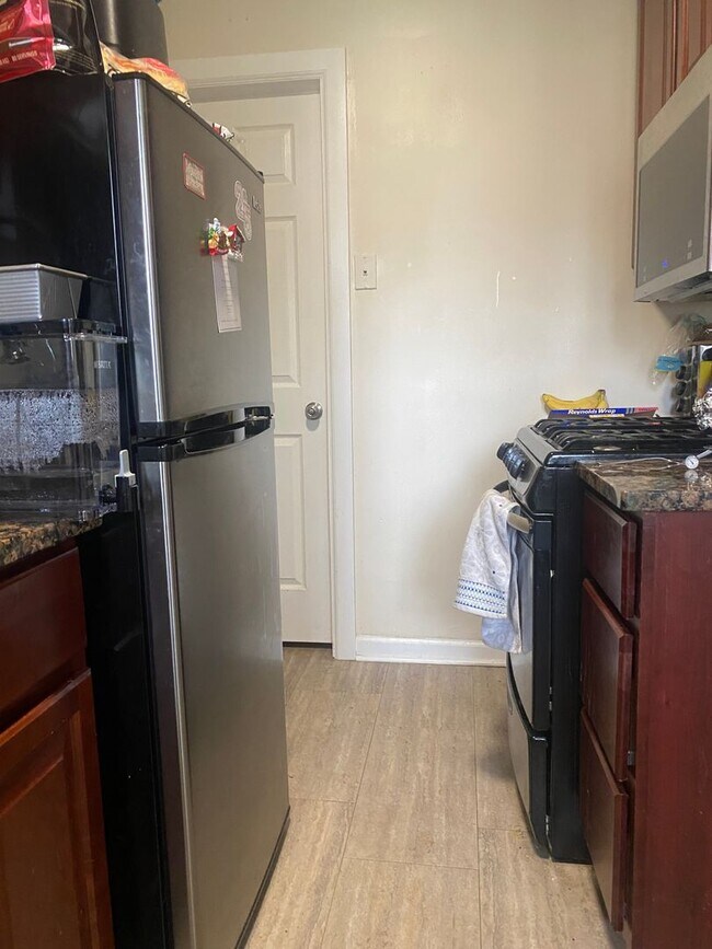 SNG Associates 13141316 S Negley Ave Pittsburgh PA 15217 Apartment