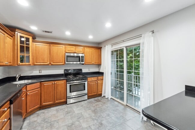 Building Photo - 11 Droyers Pointe Blvd