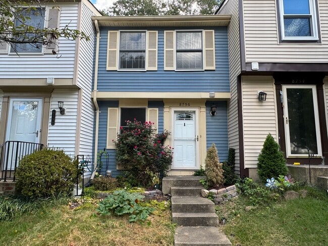 Primary Photo - Charming 2 Bed 2 Bath Home Within Convenient Newington Commons Community