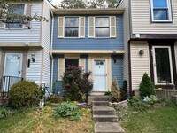 Building Photo - Charming 2 Bed 2 Bath Home Within Convenie...