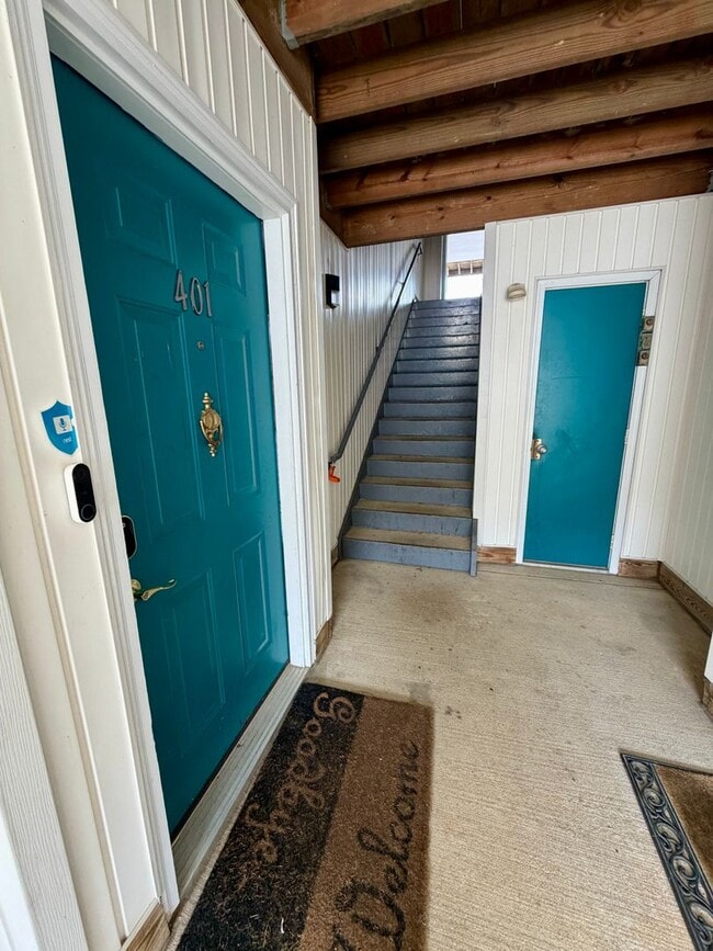 Building Photo - 401 Waters Edge Dr