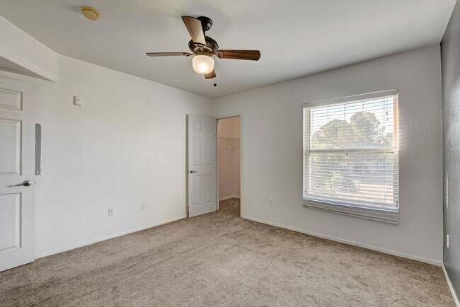 Building Photo - Adorable Southwest condo