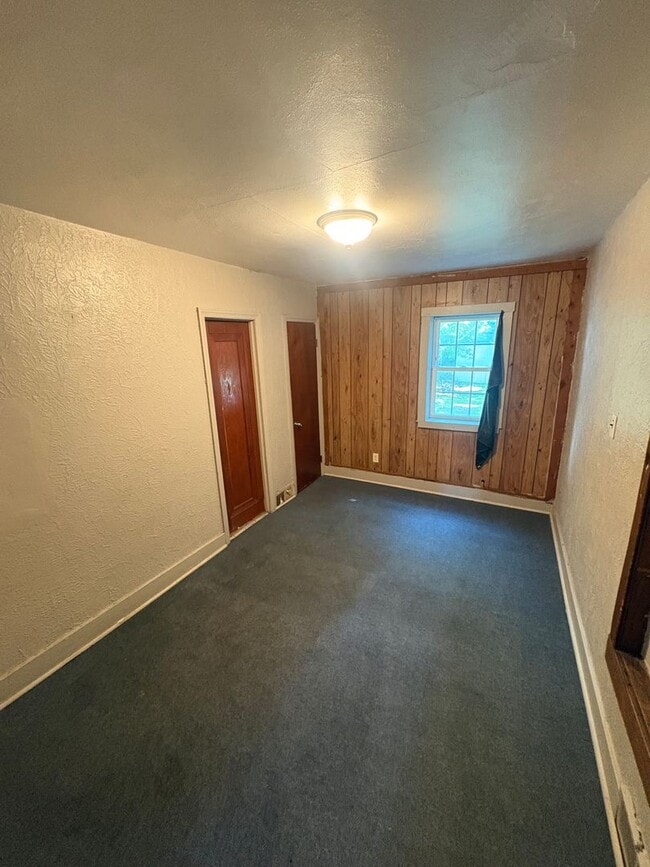 Building Photo - 2 Bedroom 2 bath home with outdoor space - MOVE IN SPECIAL 50% off first month's rent