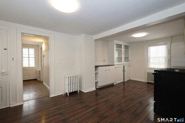 Building Photo - 48 W Branchville Rd