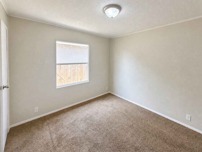 Building Photo - 11919 Kingslake Forest Dr