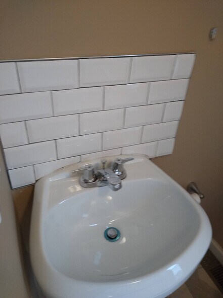 Building Photo - 2054 Ann St