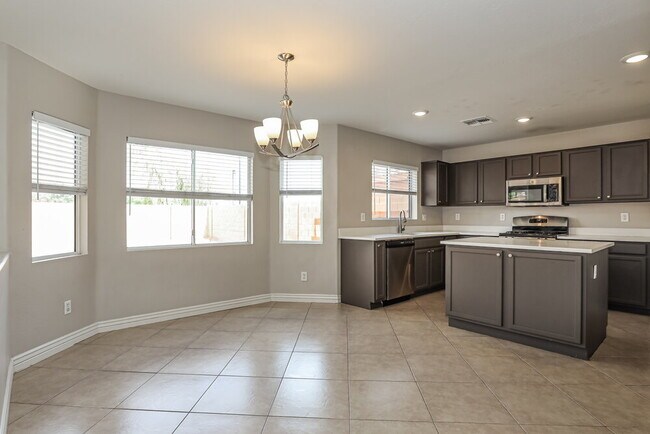 Building Photo - 12422 W Sharon Dr