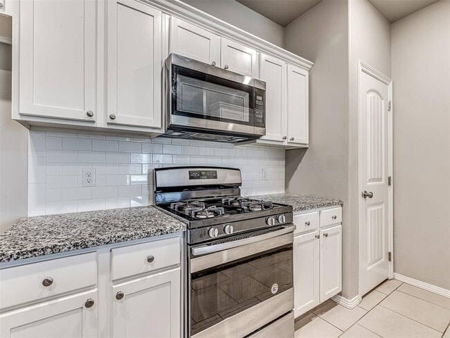 Building Photo - 609 N 5th St