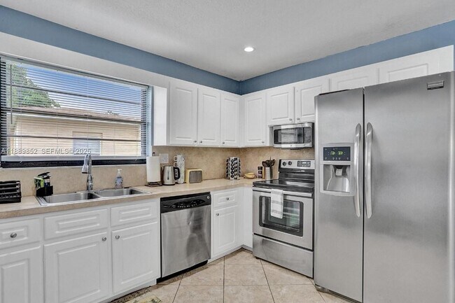 Building Photo - 208 SW 2nd Ave