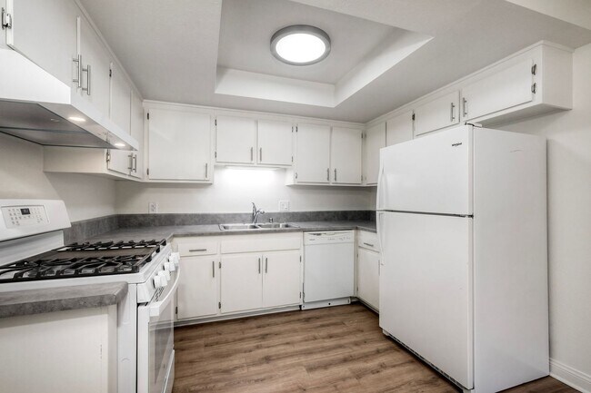 Building Photo - VIA261