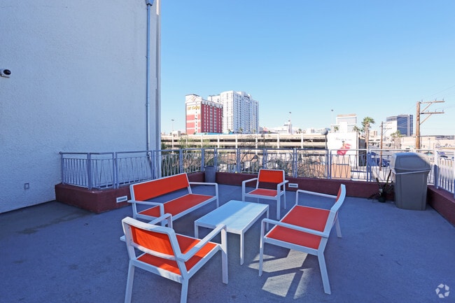 Rooftop Patio - The 211 Apartments