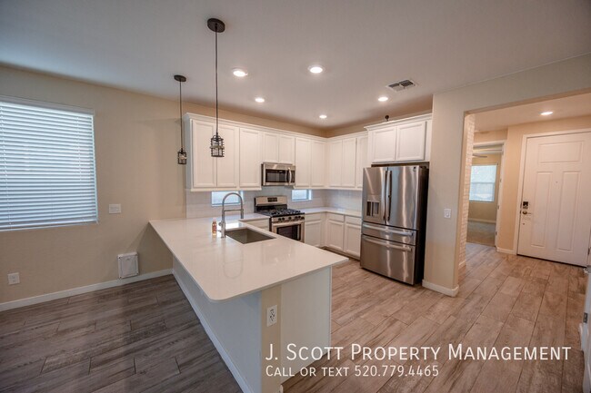 Building Photo - 449 Pinnacle Ridge Dr