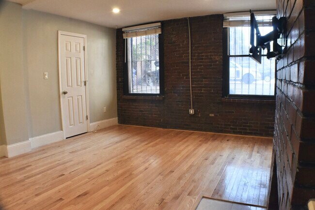 Building Photo - 31 Fairfield St