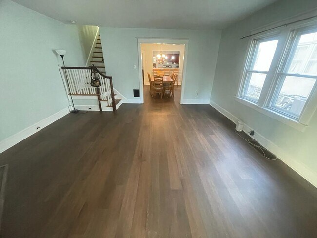 Building Photo - 339 Oak Rd