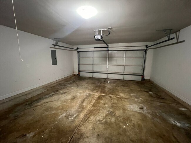 Building Photo - 3 bed 2 bath in Huntsville AL