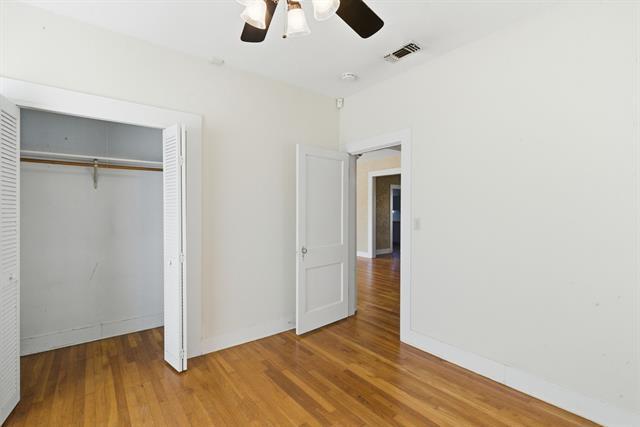 Building Photo - 128 W Oak St