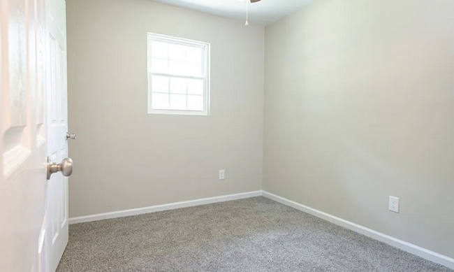 Building Photo - 2114 Amber Dr