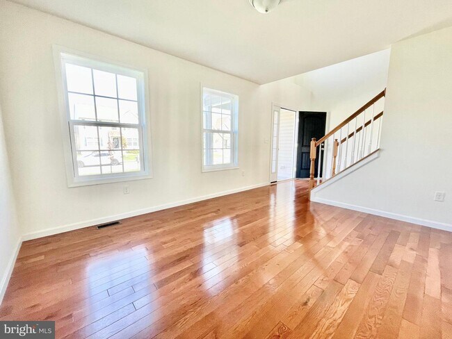 Building Photo - 253 S Marshview Terrace