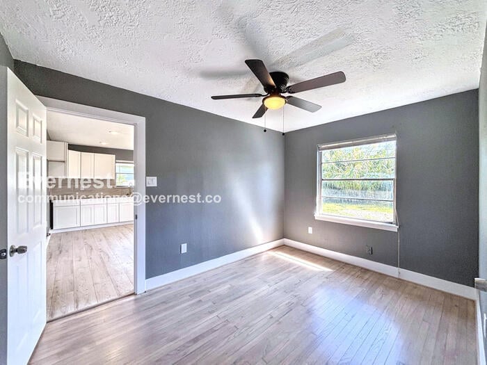 Building Photo - 413 Brown Dr