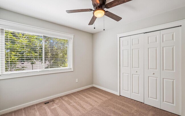 Building Photo - 276 W Meadowland Ln