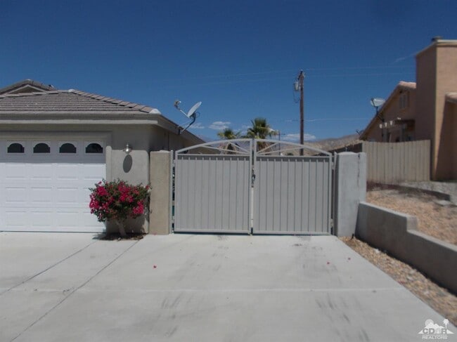 Building Photo - 9641 Vista Del Valle