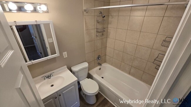 Building Photo - Gorgeous 3 Bedroom 1 Bath Ranch in Sevenhills